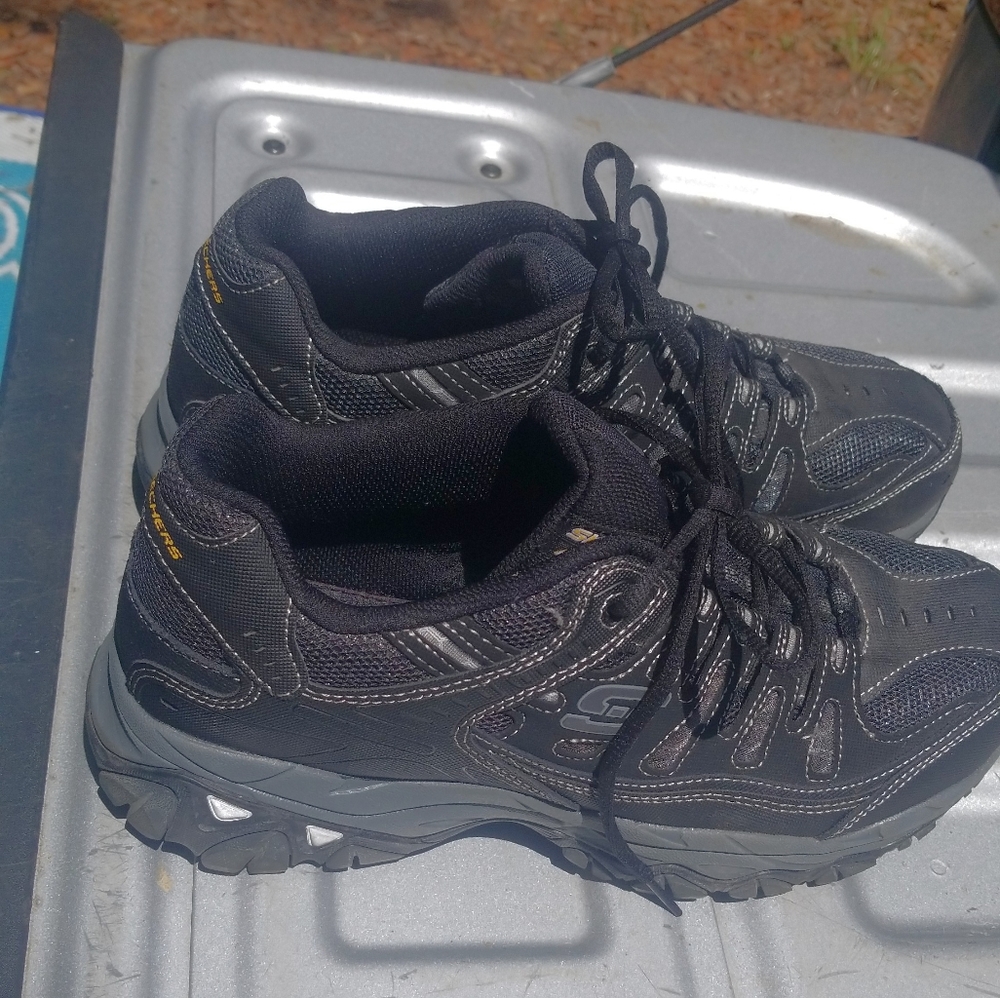Mens Sketchers size 10.5 memory foam